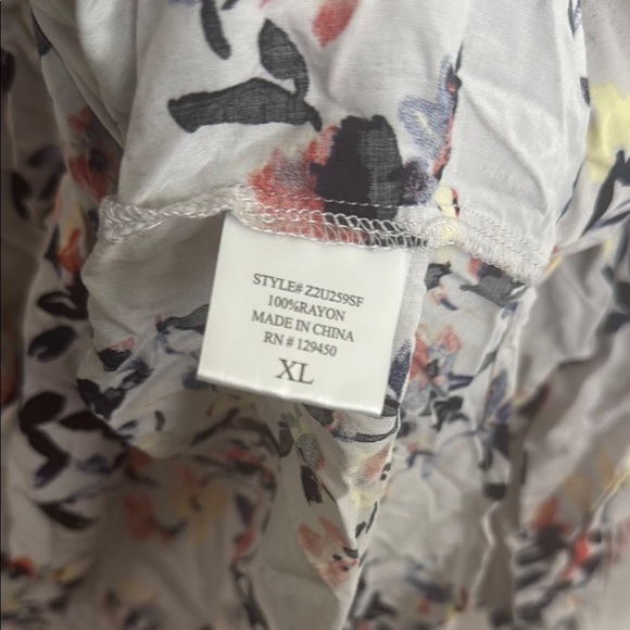 Floral V-Neck Blouse - Gray and Pink - Picture 3 of 4